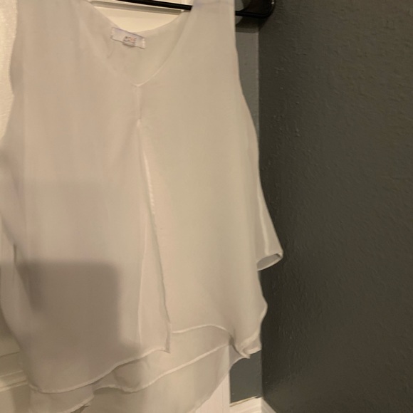 White layered tank - Picture 3 of 3
